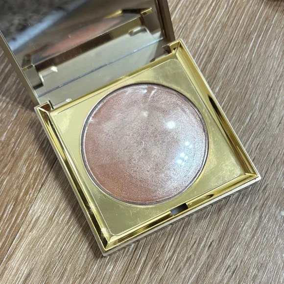 Stila KITTEN Highlighter in Gold compact with mirror - Picture 2 of 7